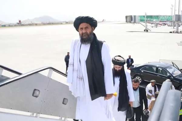 عبدالغنی برادر برای شرکت در نشست سران اکو به آذربایجان رفت