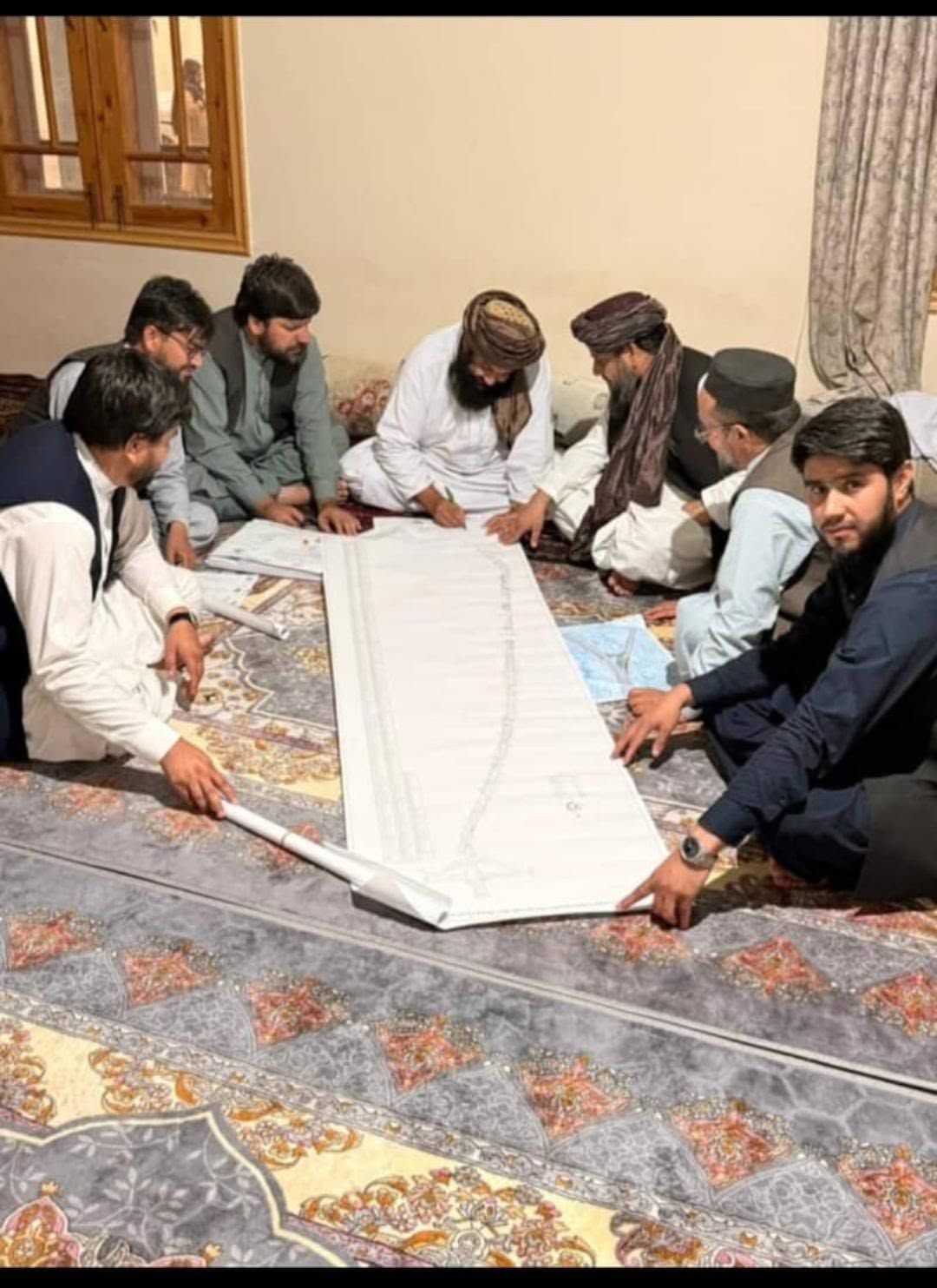 نماینده شهرداری کابل با انتشار عکس به گزارش بازداشت شهردار طالبان واکنش نشان داد