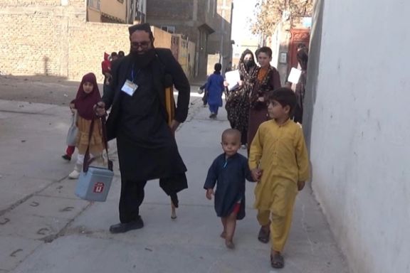 کرزی: طالبان دې د کور په کور واکسین ممانعت ستونزه حل کړي