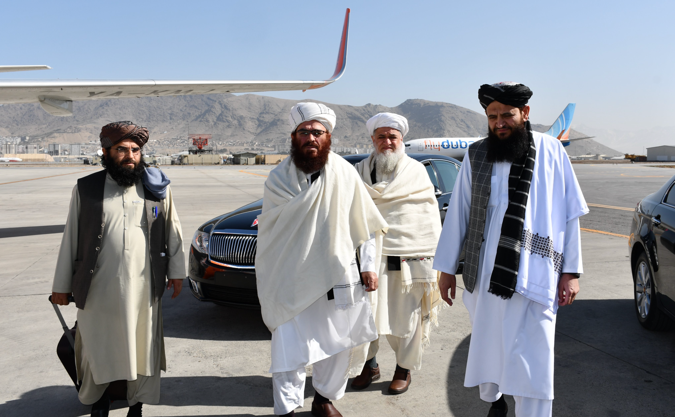 د طالبانو د حج او اوقاف وزیر د یوه لس کسیز پلاوي په مشرۍ ازبکستان ته لاړ