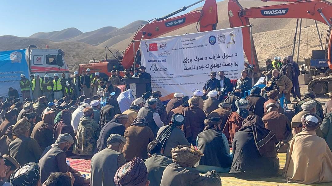 طالبان وايي چې د سرپل ـ فاریاب  سړک د رغونې چارې پیل شوې