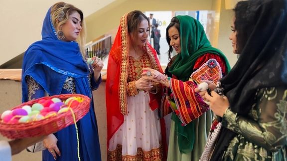 په ټورنټو ښار کې د افغانانو اختر؛ یو شمېر افغانانو په دودیزو سیالیو اختر ونمانځه