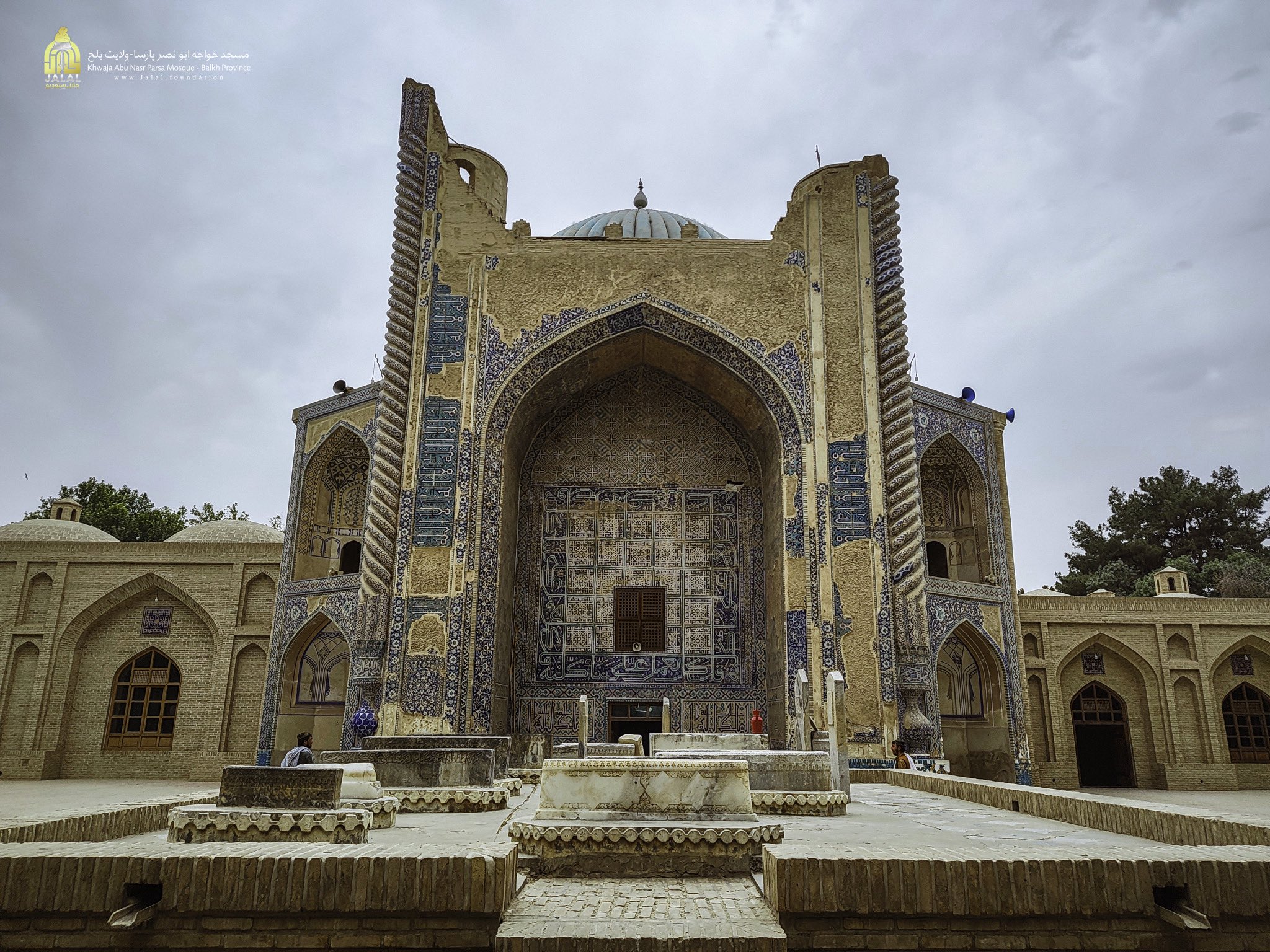 په بلخ کې د خواجه ابو نصر پارسا تاریخي جومات بیارغول کېږي