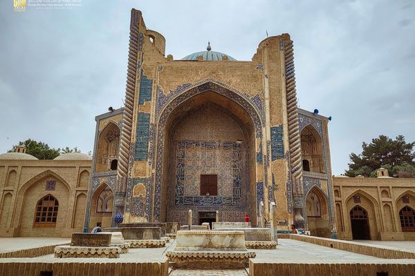 په بلخ کې د خواجه ابو نصر پارسا تاریخي جومات بیارغول کېږي