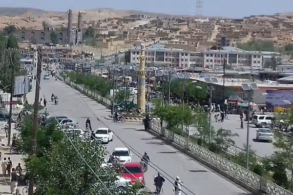 یک پزشک در غور: «دوا به مراکز صحی نمیرسد و بودجه حیفومیل میشود»
