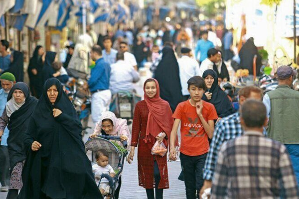 ایران کې افغان کډوال د سیمکارتونو بندېدو او د بانکي حسابونو تړل کېدو له ستونزو سره مخ دي