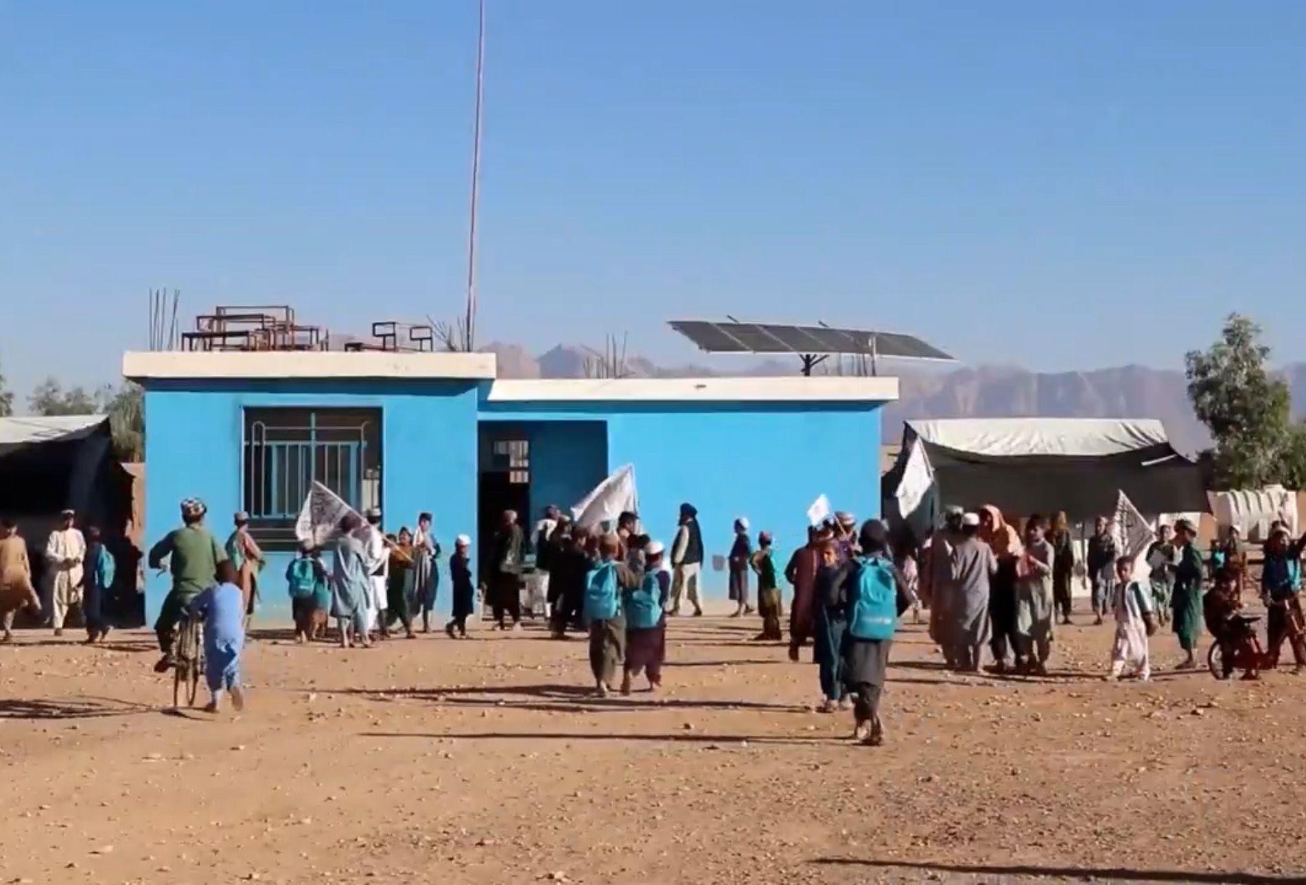 طالبان وايي د فراه په فراه رود ولسوالۍ کې یې لومړنۍ لېسه پرانیسته 