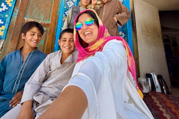 هندوستانۍ سیالګره: افغانې نجونې او مېرمنې زده کړې او د کار ازادي غواړي