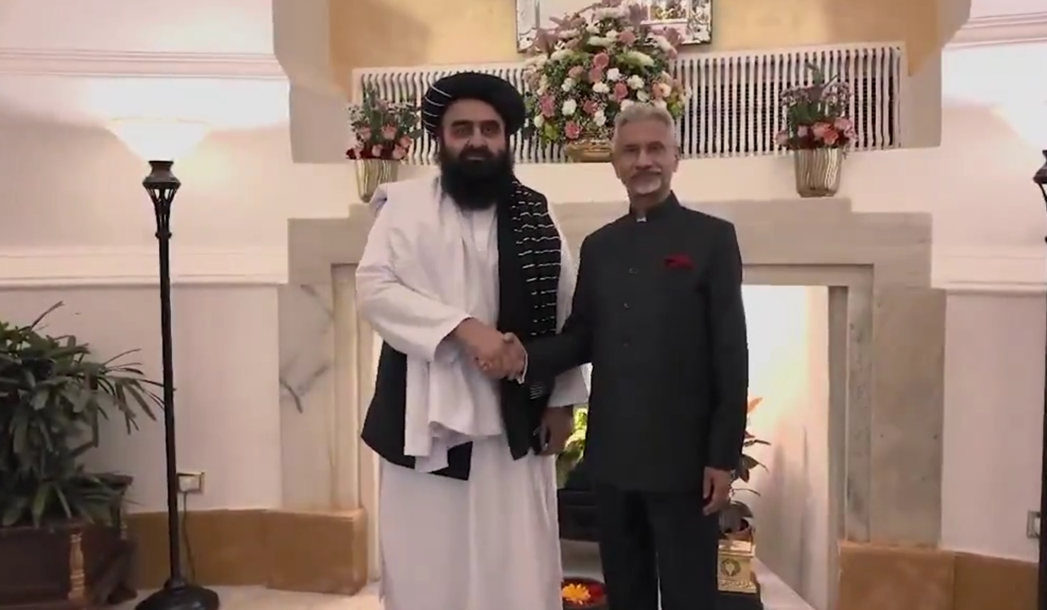 څیړونکي: هند له طالبانو سره په وروستیو اونیو کې اړیکې تودې کړې 