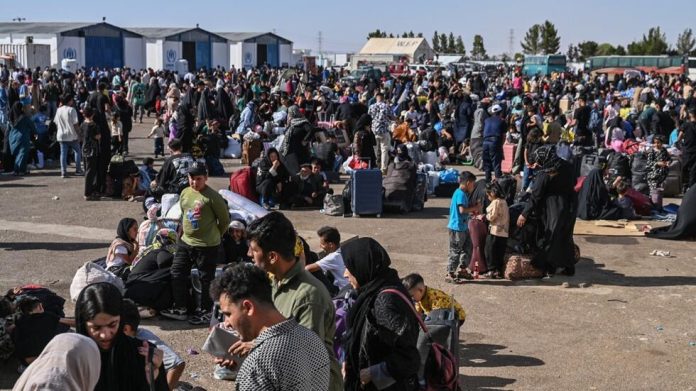 جنگ در ایران؛ والی طالبان می‌گوید برای بازگشت مهاجران افغان آماده است