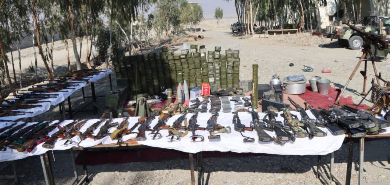 طالبان وایي لغمان کې یې د وسلو یوه زېرمه موندلې