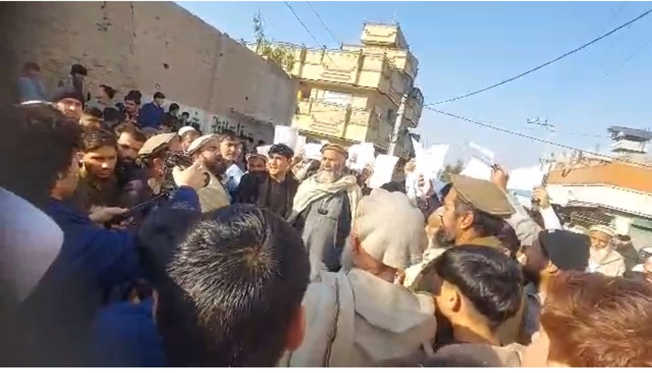 د جلال اباد ښار د مجبور اباد سیمې اوسیدونکو لاریون؛ طالبان مو له خپلو کورونو په زوره وباسي