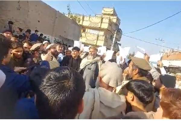 د جلال اباد ښار د مجبور اباد سیمې اوسیدونکو لاریون؛ طالبان مو له خپلو کورونو په زوره وباسي