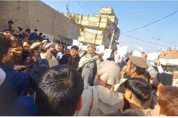 د جلال اباد ښار د مجبور اباد سیمې اوسیدونکو لاریون؛ طالبان مو له خپلو کورونو په زوره وباسي