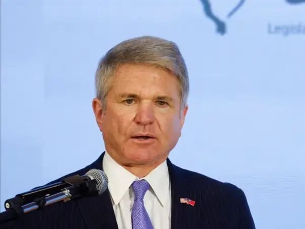 مایکل مکال: به‌رغم بحران بشری در افغانستان، کمک‌های امریکا به دست طالبان می‌رسد