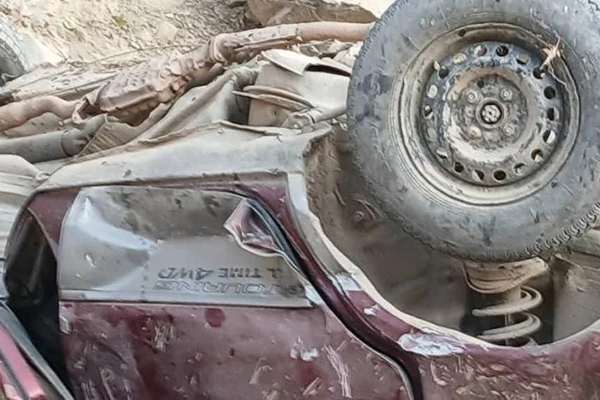 په بدخشان او سمنګان ولایتونو کې په دوو جلا ټرافیکي پېښو کې یو کس مړ او ۱۳ نور ټپیان دي