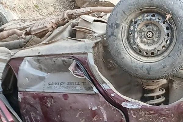 په بدخشان او سمنګان ولایتونو کې په دوو جلا ټرافیکي پېښو کې یو کس مړ او ۱۳ نور ټپیان دي