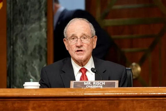 رئیس کمیته روابط خارجی سنا: یک گام دیگر به «قطع کمکها» به طالبان نزدیک شدهایم