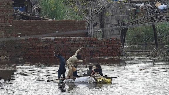 بارندگی شدید و جاری شدن سیل در پاکستان جان هشت نفر را گرفت