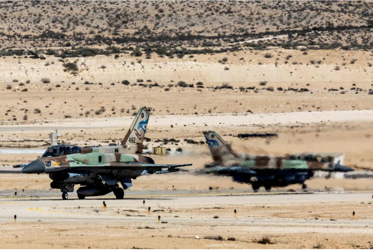 جنگنده‌های اسرائیل پایگاه‌های حکومت پیشین سوریه را هدف قرار دادند