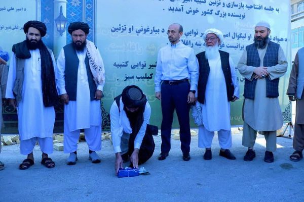 طالبان که تندیس امیر علیشیر نوایی را تخریب کرد، بازسازی میکند