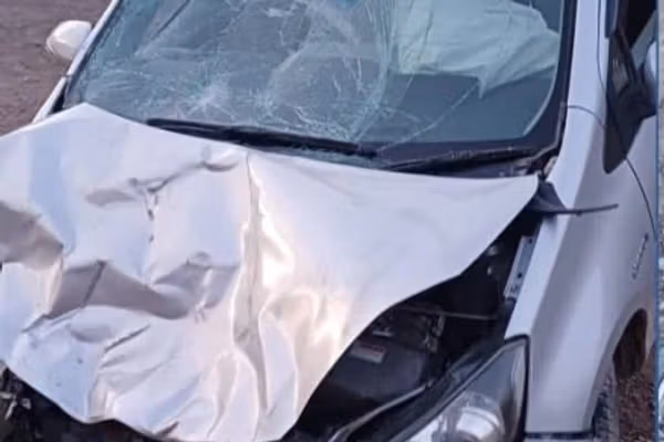 په بادغیس کې د یوې ټرافیکي پېښې له کبله یو کس مړ او درې نور ټپیان شوي دي