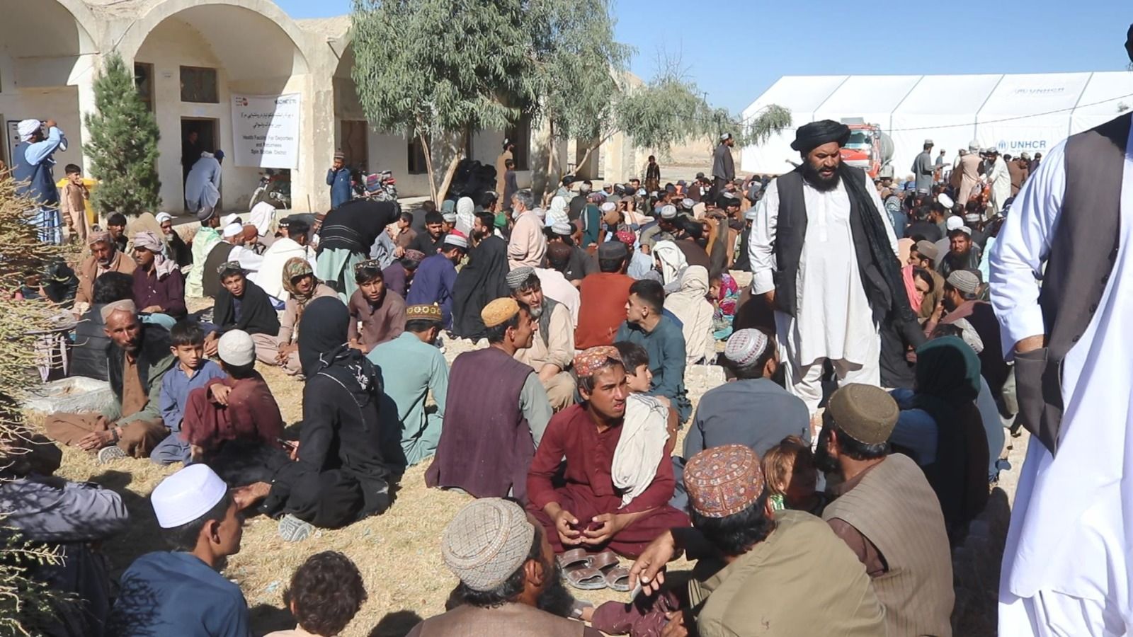 پاکستان په سپین بولدک ولسوالۍ کې نږدې ۲۰۰ افغان بندیان طالبانو ته سپارلي