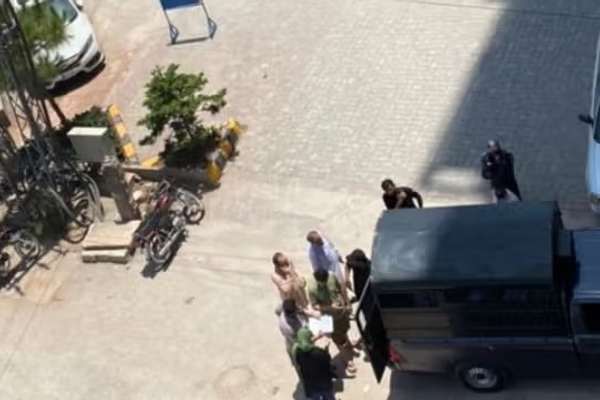 تلگراف: افغانها در پاکستان مرگ را به بازگشت به کشور تحت کنترول طالبان ترجیح میدهند