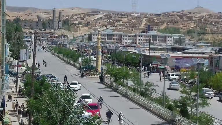منابع محلی از وقوع انفجار در مرکز غور خبر دادند