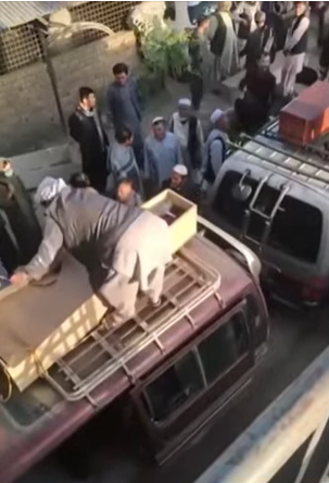 اجساد کارگران افغان در حال انتقال به دایکندی