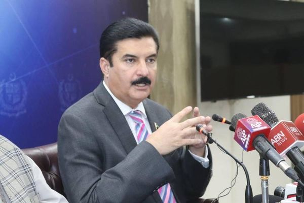 د پښتونخوا والي: په پاکستان کې په روانه جګړه کې د افغانستان له خاورې کار اخیستل کېږي