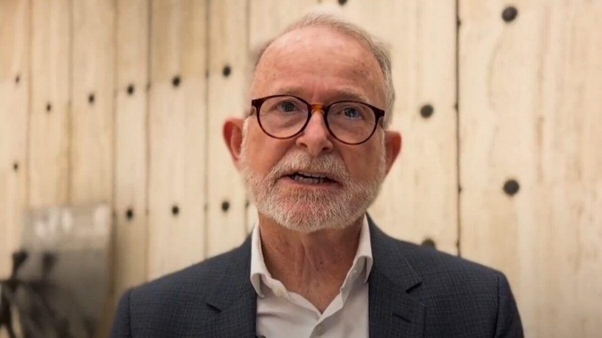 ریچارډ بېنټ: افغان رسنۍ نړیوال دوامدار ملاتړ ته اړتیا لري 