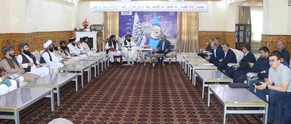 د افغانستان لپاره د ازبکستان پلاوي بلخ کې د طالبانو والي سره د اړیکو پر پیاوړتیا خبرې وکړې