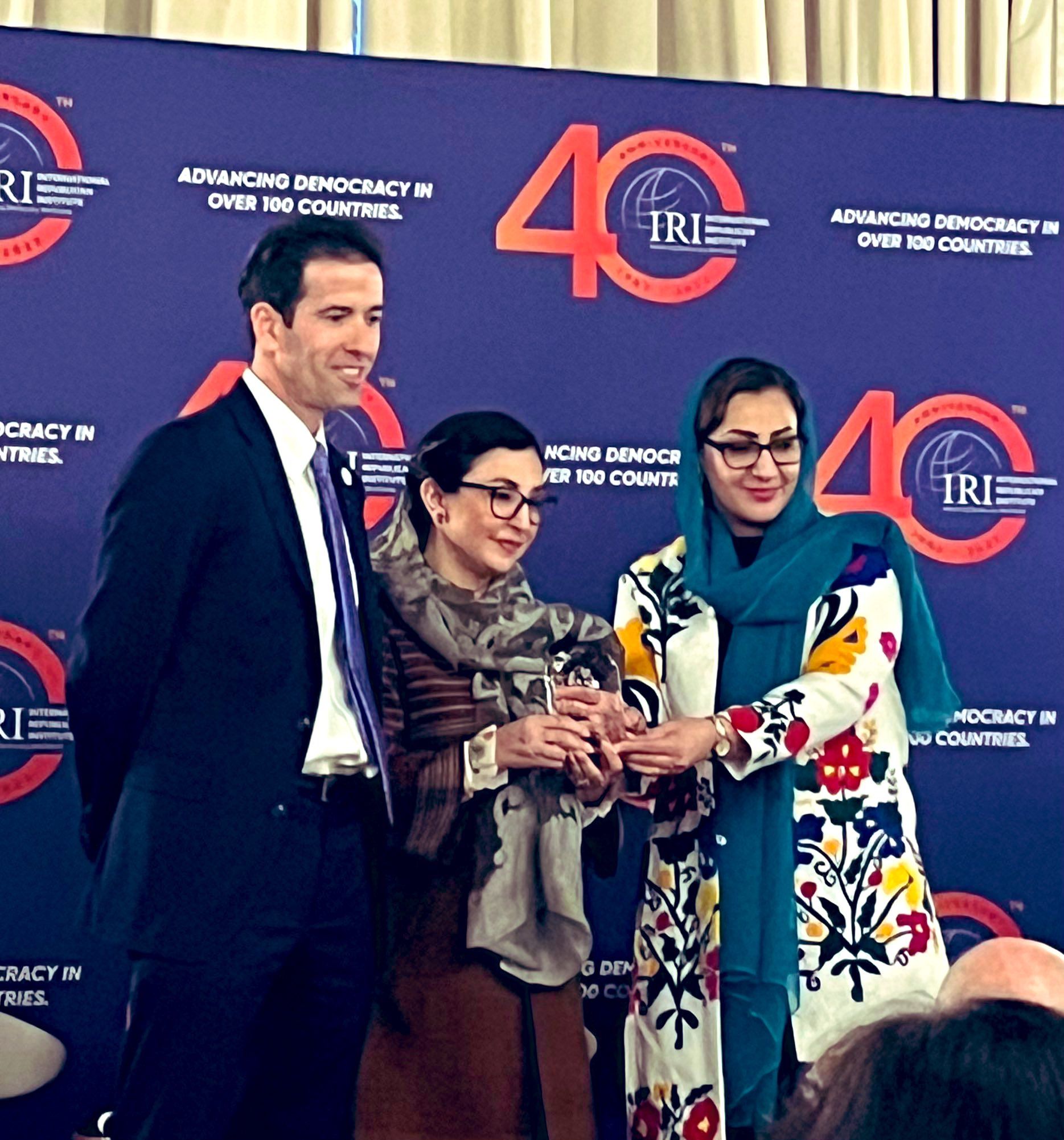 مبارزات زنان افغان؛ ناهید فرید و عادله راز نشان جین کرک‌پاتریک امریکایی را دریافت کردند