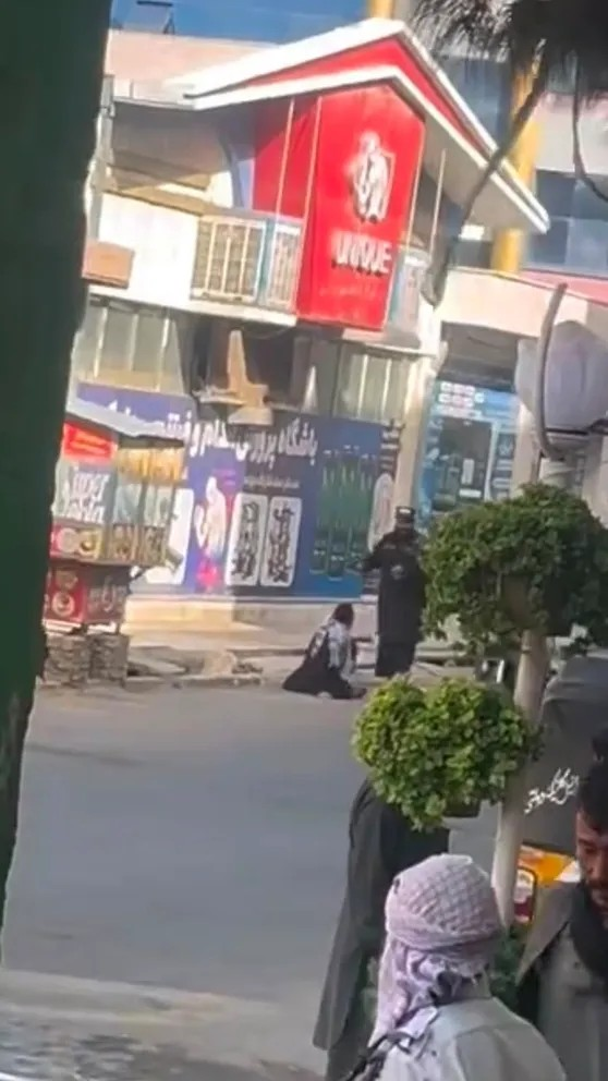 په هرات کې د طالبانو محدودیتونو بازارونه او اقتصادي فعالیتونه ساړه کړي