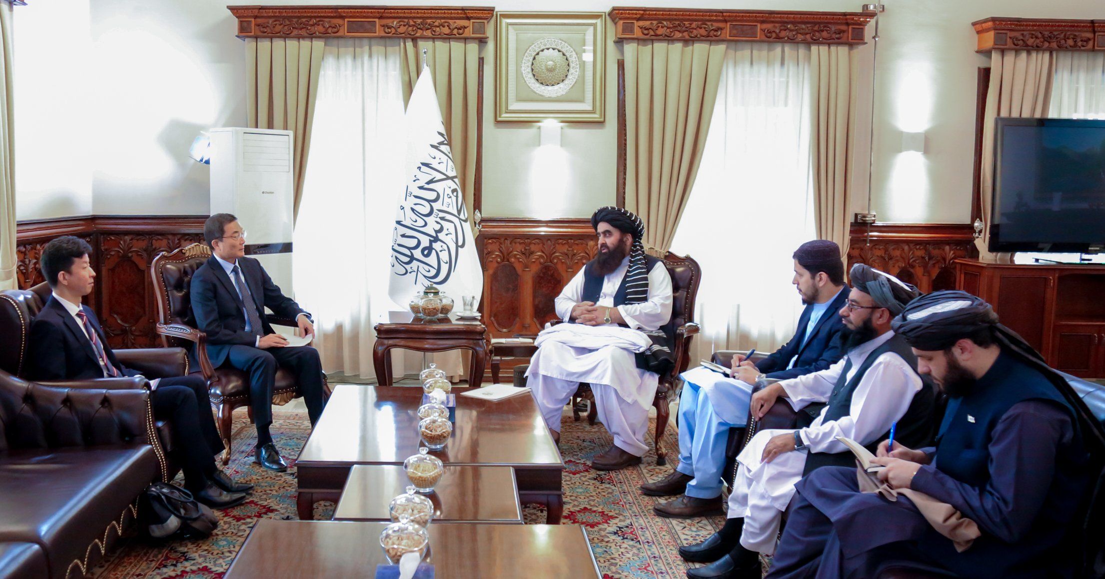  سفیر جاپان در دیدار با متقی بر "توجه بیشتر در بخش حقوق بشر"  تاکید کرد