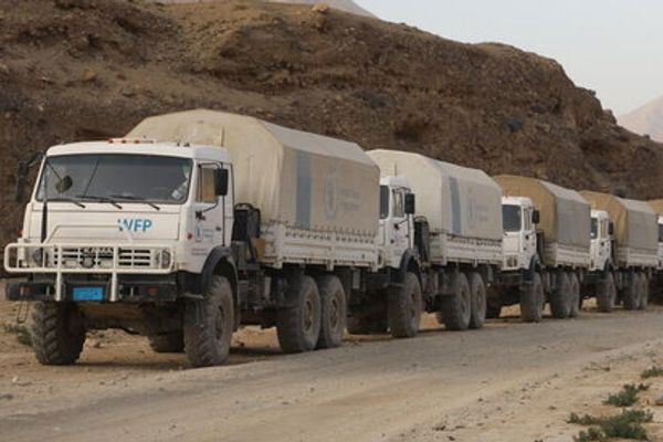 بحران تنگه هرمز زمان انتقال کمک به افغانستان را از «۱۰ روز به دو و نیم ماه» رسانده است