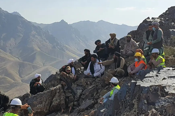 طالبان وایي په غور کې د عقیقو د درېیو کانونو د کېندنې چارې پیل شوې