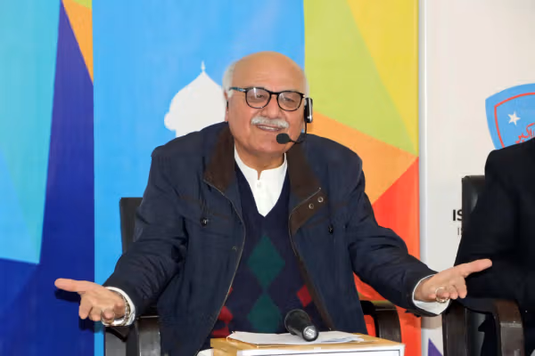 ميا افتخار حسين: دولتي پاليسيو کې پښتونخوا په دوامداره توګه له پامه غورځول کيږي