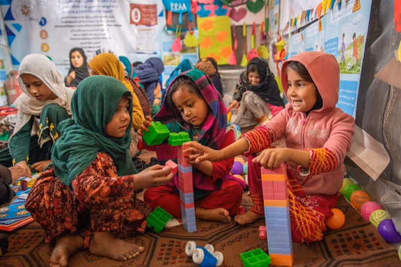 در سال ۲۰۲۶ شمار کودکان نیازمند کمکهای بشردوستانه در افغانستان ۱۱ میلیون برآورد میشود