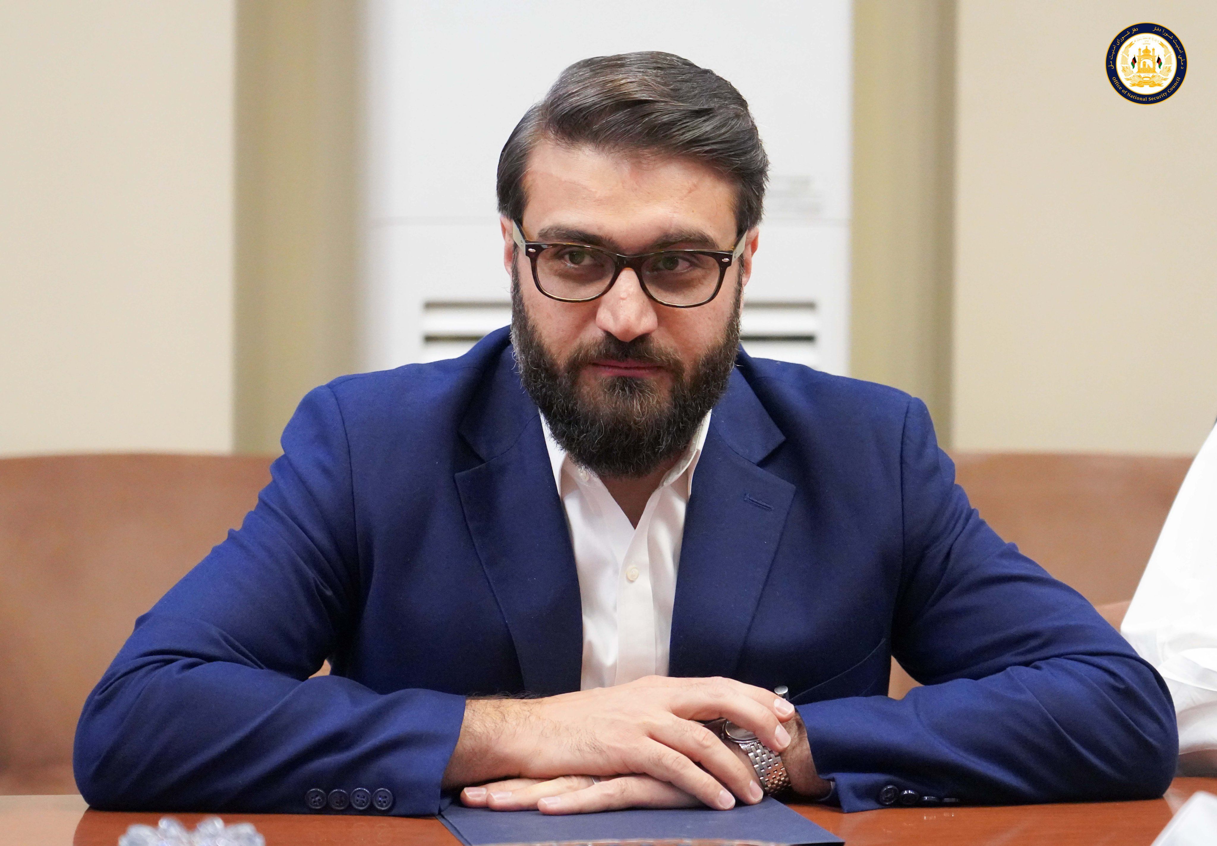 برادر اشرف غنی: حمدالله محب با خلیل حقانی پیش از سقوط کابل 'شش بار' گفت‌وگو کرده بود