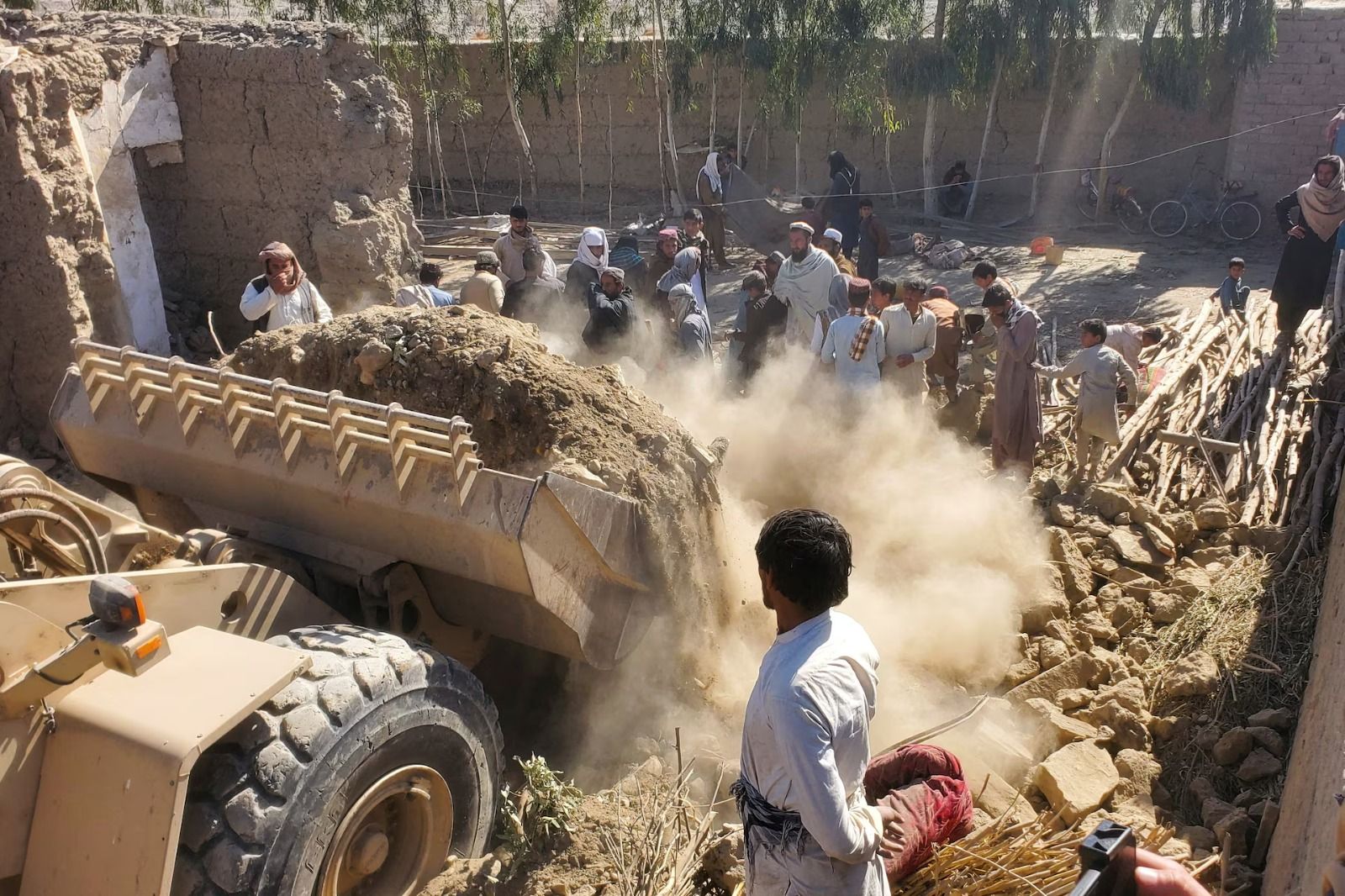طالبان می‌گوید در حملات پاکستان، غیرنظامیان به ویژه زنان و کودکان آسیب‌ دیده‌اند. 