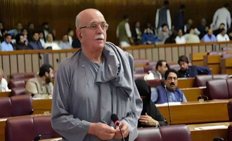 محمود خان اچکزی: د چمن ــ سپین بولدک لارې تړل د زرګونو خلکو کاروبار له منځه وړی