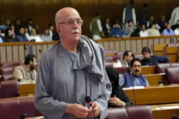 محمود خان اچکزی: د چمن ــ سپین بولدک لارې تړل د زرګونو خلکو کاروبار له منځه وړی