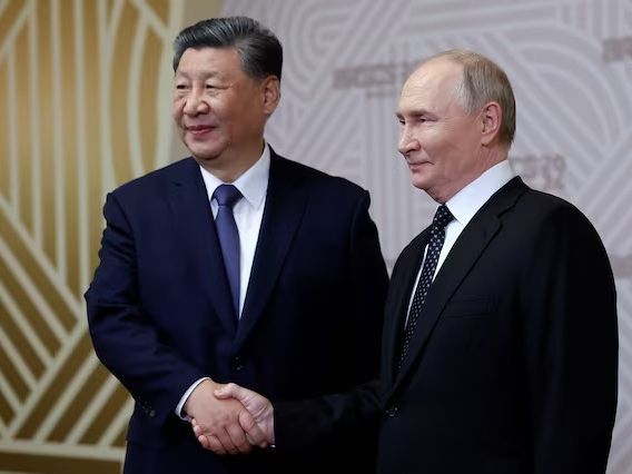 د چین ولسمشر د اوکراین د جګړې د کلیزې درشل کې له پوتین سره "بې حده شراکت"تایید کړ