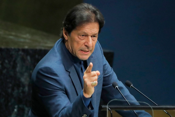 طبي بورډ عمران خان ته د ورځې یو ساعت مزل او له کورنۍ سره د ملاقات سپارښتنه کړې