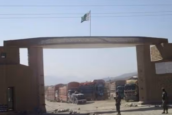 گذرگاه مرزی خرلاچی بین افغانستان و پاکستان پس از شش ماه بازگشایی شد