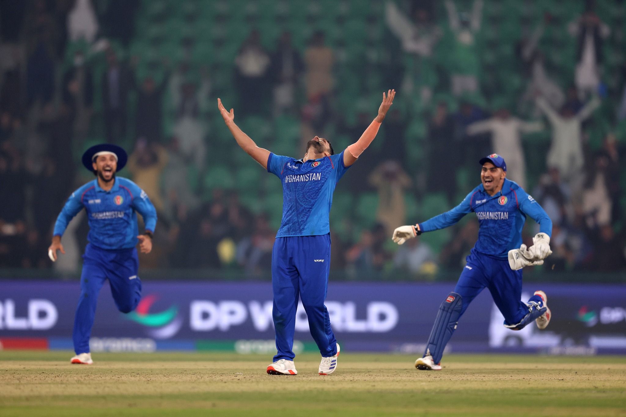 د کرېکټ ملي لوبډلې بري ته د پخوانیو  ولسمشرانو په ګډون د افغان چارواکو غبرګونونه