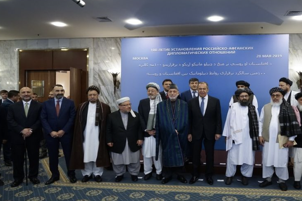 محمد محقق: الشرق والغرب يحذران من خوض الحرب مع طالبان