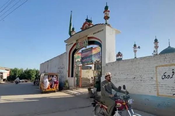 د پښتونخوا په نوښار کې پنځو کسانو د مدرسې پر یوې زدهکوونکې «ډله ییز جنسي تېری» کړی